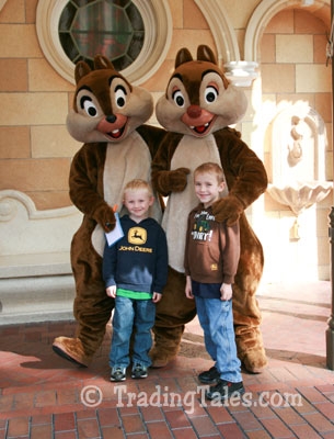 /Info_Pages/I__32-626201360322PM__2-Magic-Kingdom-Chip-n-Dale.jpg