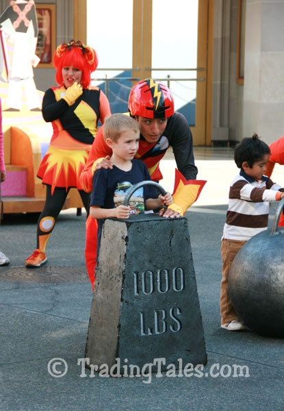 /Info_Pages/I__32-626201360348PM__8-California-Adventure-Incredibles.jpg